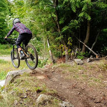 Explorer les sentiers et pistes de descentes de vélo de montagne du Camp Fortune!